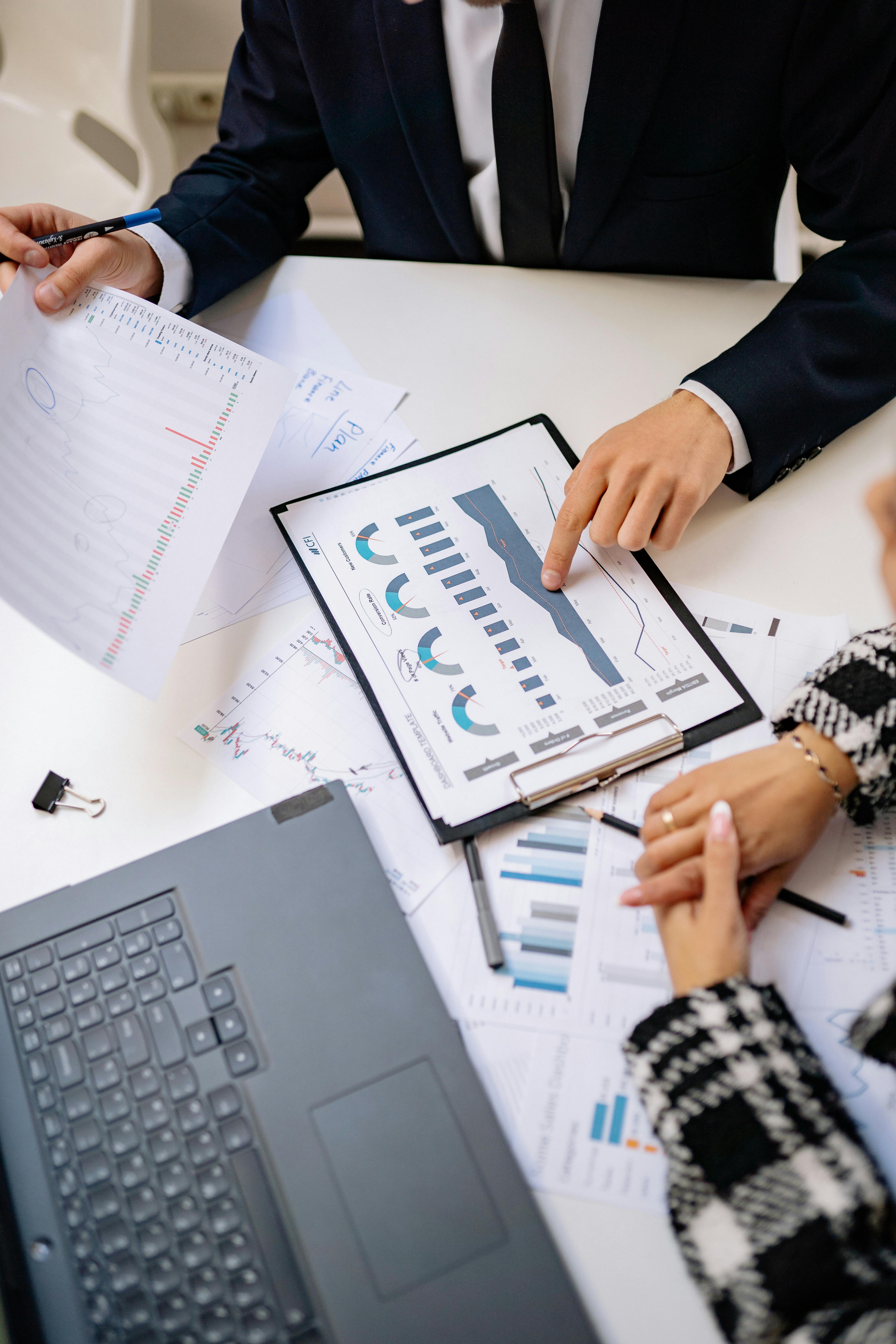 Análisis financiero y estratégico — InteliHand Services